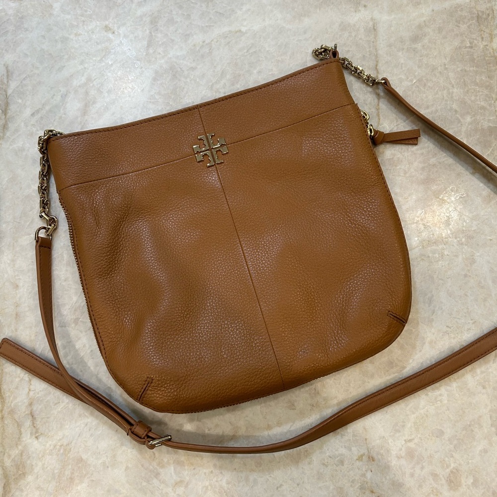 Tory Burch Brown Leather Shoulder Bag with Elegant Design
